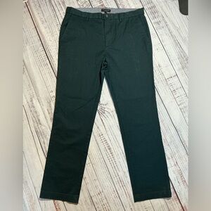 NWOT Banana Republic Aiden Chino Men’s dark green dress pants. Size 36x34.